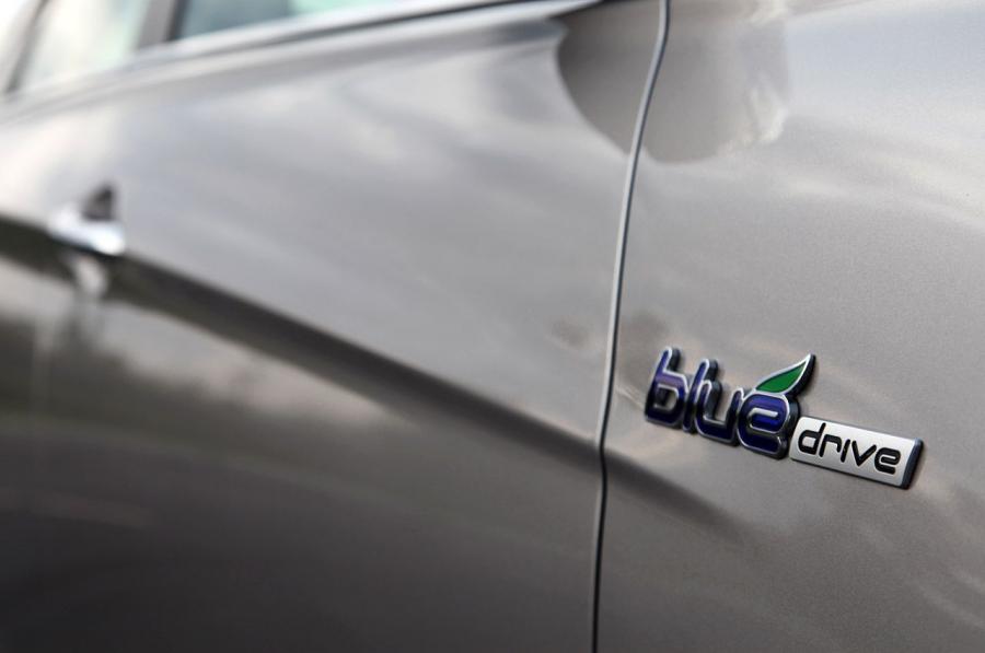  Hyundai Sonata Hybrid 2010 года  (фото 72 из 83)